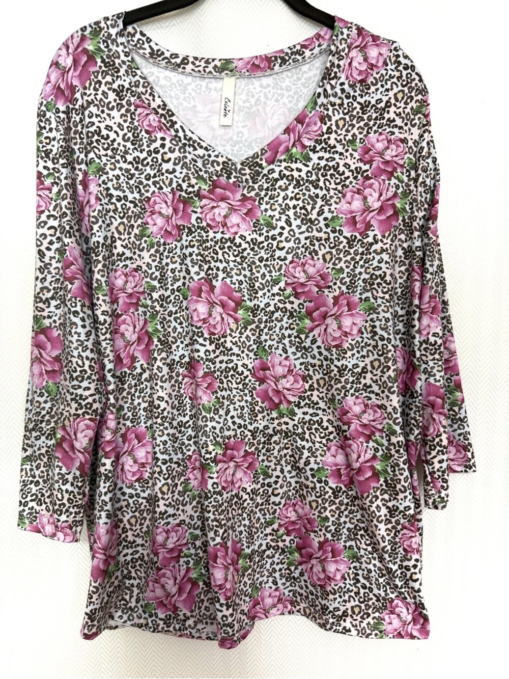 Celeste Floral Leopard Print V-Neck Top Size 1X